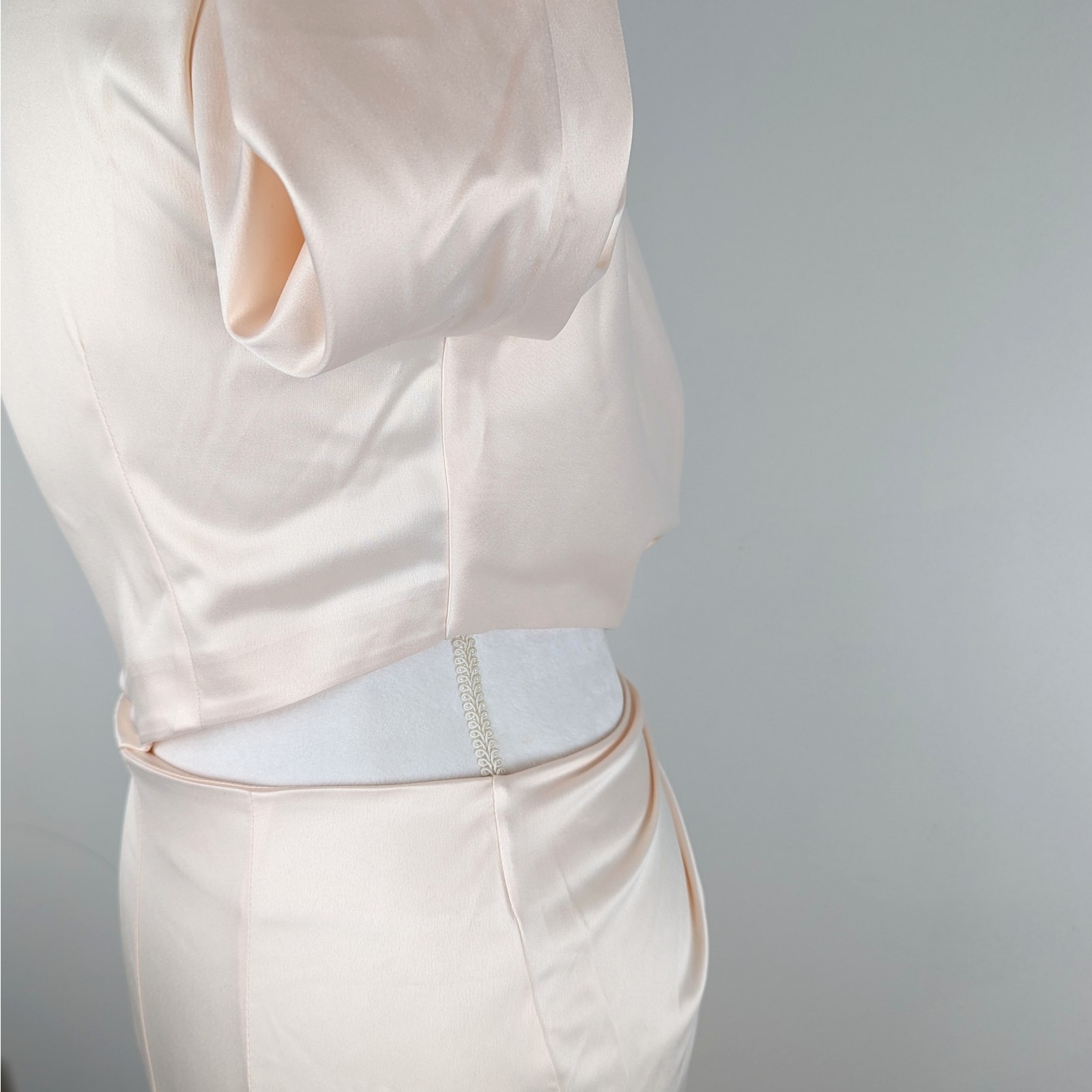Elagia Cream Satin One-Shoulder Cut-Out Midi Dress Large Nwt — image 7 of 8